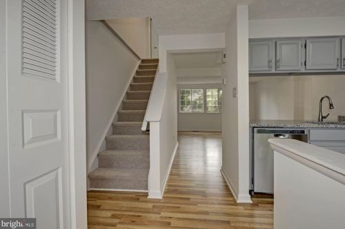 2853 Middleboro Dr, Falls Church VA  22042-4403 exterior