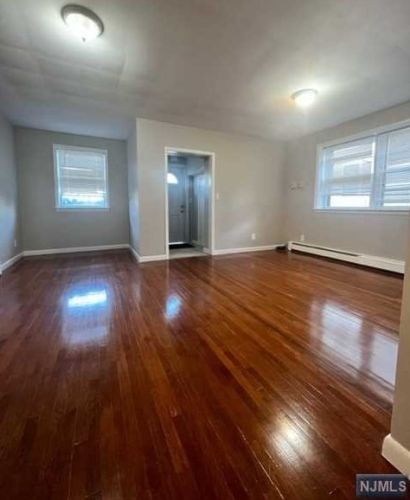 270 10th St, Palisades Park NJ  07650-2043 exterior