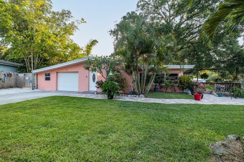 12 Bayou Ln, Palm Harbor, FL 34683-5242
