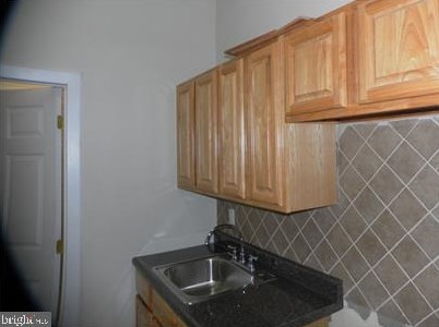 515 16th St, Philadelphia, PA 19146-1645