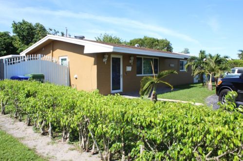 7821 16th Ct, Hollywood, FL 33024-5153