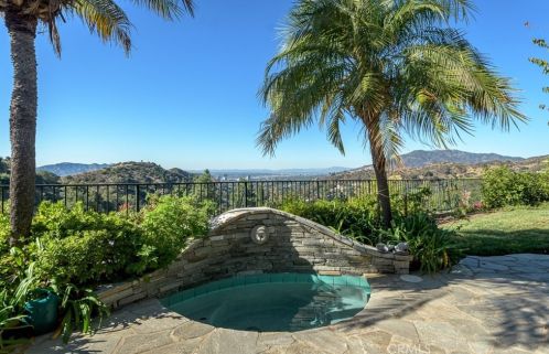 2755 Valle Vista Dr, Glendale CA  91206-4720 exterior