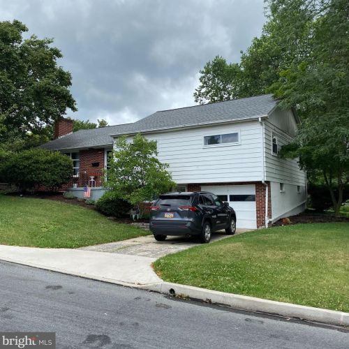 650 Fairmount St, Coopersburg, PA 18036-1440
