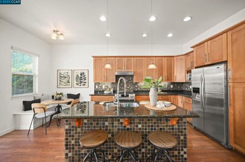 617 Maiden Ln, Pinole, CA 94564-1980