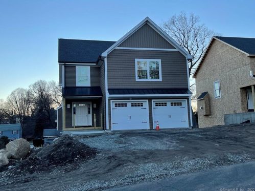 14 Linwood St, Milford, CT 06461-2340