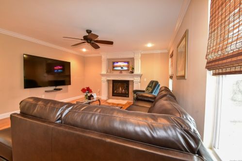 45 Crystal Brook Hollow Rd, Mount Sinai NY  11766-1606 exterior