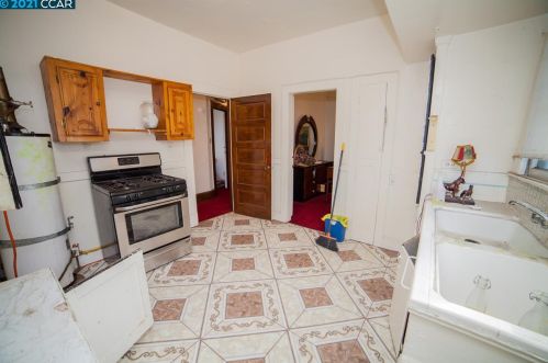1523 28th Ave, Oakland CA  94601-1633 exterior