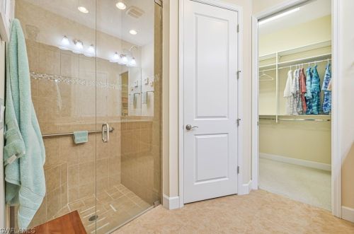 9137 Isla Bella Cir, Bonita Springs FL  34135-7198 exterior