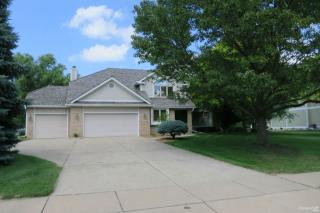 14027 Lake Shore Dr, Des Moines, IA 50325-8644