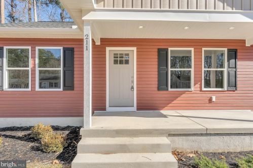 211 Erica Dr, Montross VA  22520-4154 exterior