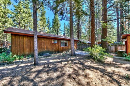 842 Sonoma Ave, South Lake Tahoe CA  96150-2720 exterior