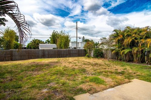 735 42nd Ave, Saint Petersburg FL  33703-4636 exterior