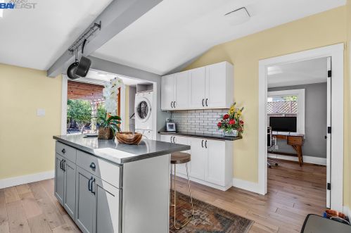 2255 Courtland Ave, Oakland CA 94601-4707 exterior