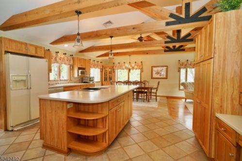 452 County Road 513, Califon NJ  07830-4169 exterior