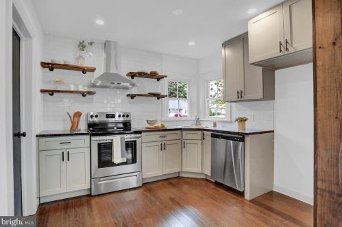 1053 Wayne Ave, Carlisle PA  17013-1640 exterior