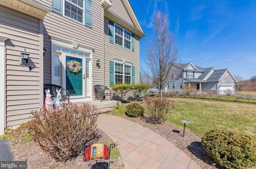 303 8th Ave, Parkesburg PA  19365-1359 exterior