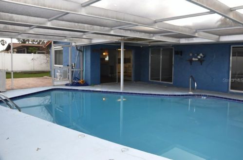 2142 Tumbleweed Dr, Tarpon Springs FL 34690-4553 exterior