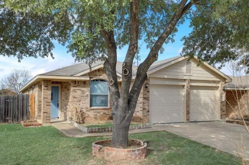 7308 Cayenne Ln, Austin TX  78741-7518 exterior