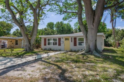 7520 36th Ave, Saint Petersburg, FL 33710-1220