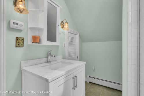 50 Ocean Ave, Monmouth Hills NJ  07732-1410 exterior