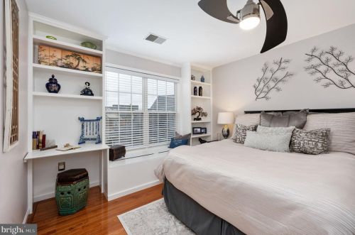 7226 Lyndam Hill Cir, Lorton VA  22079-4509 exterior