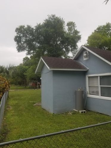 2106 30th St, Fort Pierce, FL 34947-6915
