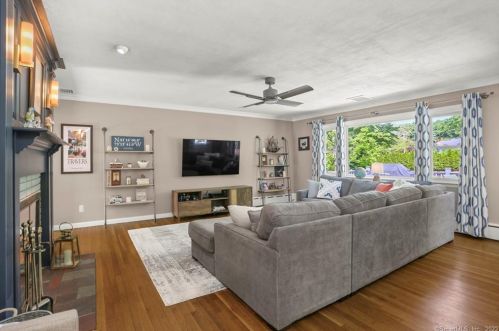 80 Chatfield Dr, Bridgeport CT exterior