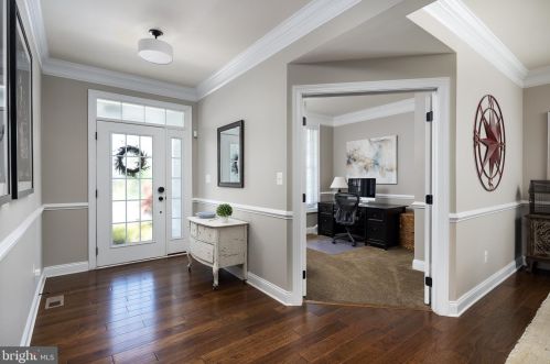 15909 Paynes Farm Dr, Haymarket VA  20169-8123 exterior