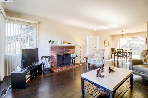 6171 Brookside Ave, Oakland CA 94618-1828 exterior