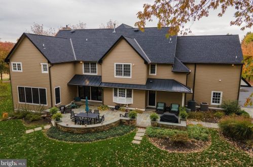 10 Devonshires Ct, Blue Bell PA  19422-2560 exterior
