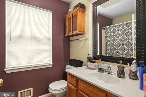 5344 Satterfield Dr, Woodbridge VA  22193-3408 exterior