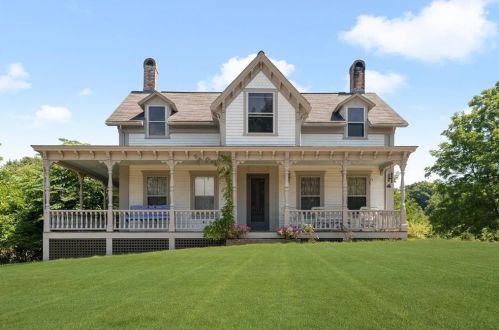 1148 Main Rd, Tiverton, RI 02878-4230