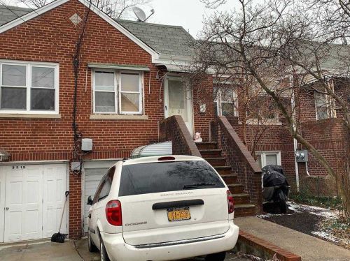 95-21 97th St, Jamaica, NY 11416-2204