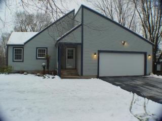 616 Hickory Rd, Hudson, WI 54016-1837