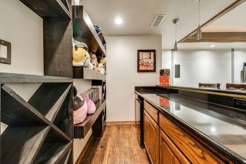 9427 Vis Cir, Irving TX  75063-5064 exterior