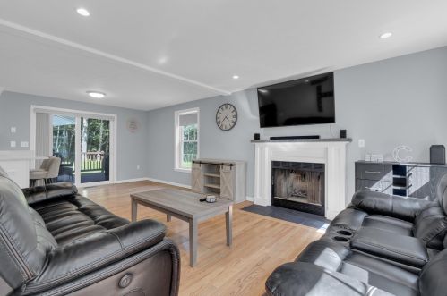 4 Hitching Post Ln, Salem, NH 03079-2447