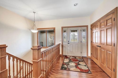 369 Crosswinds Ln, Green Bay, WI 54311-8909