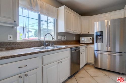 8549 Alameda St, Downey CA 90242-2621 exterior