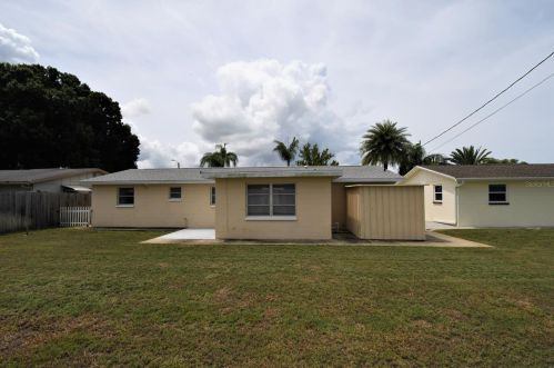 4031 Reggie Dr, Tarpon Springs FL  34691-3547 exterior