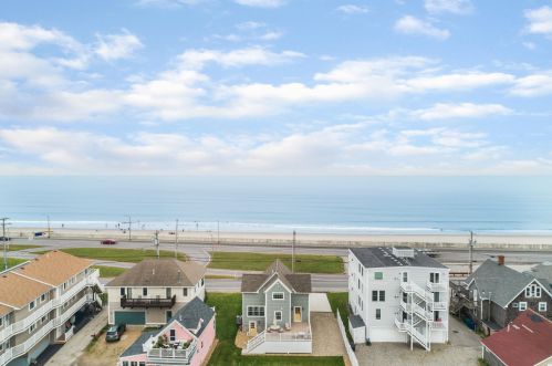 607 Ocean Blvd, Hampton NH  03842-4335 exterior