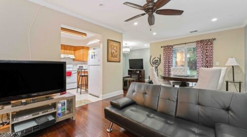 2 Gerald Ct, Lebanon, NJ 08833-2108