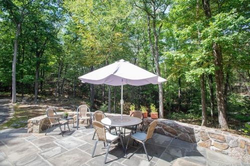 138 Mountain Rd, Ridgefield, CT 06877-1612