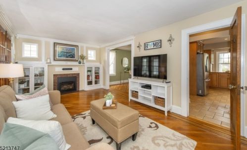 262 Rutgers Pl, Nutley, NJ 07110-1838