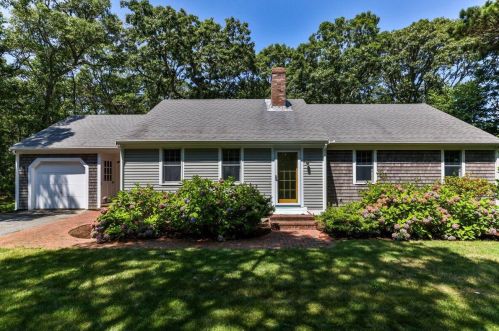 20 Woodstock Dr, Brewster, MA 02631-2882