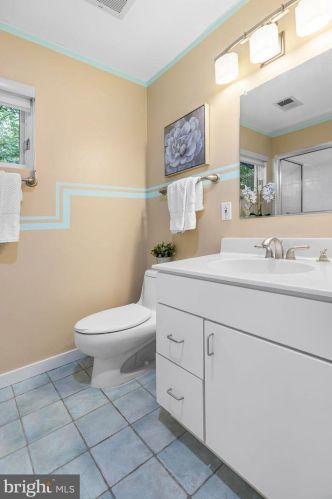 3709 Whispering Ln, Falls Church VA  22041-1121 exterior