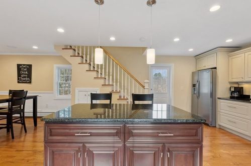 37 Main St, Petersham MA 01366-9502 exterior