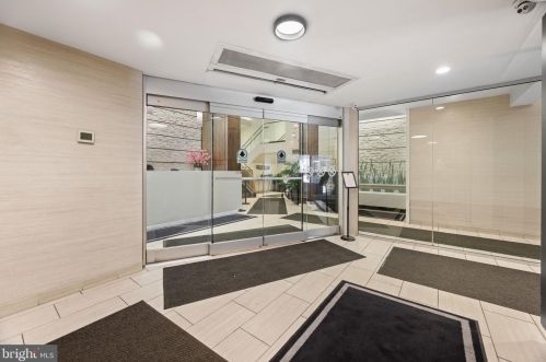 1420 Locust St, Philadelphia PA 19102-4201 exterior