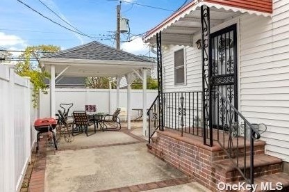 2300 Baylis Ave, Floral Park NY  11003-2807 exterior