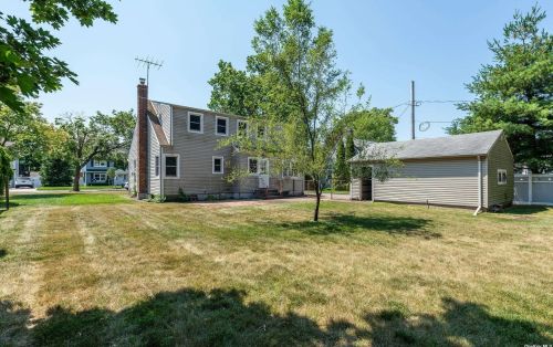 105 Renison Dr, Westbury NY  11590-1036 exterior