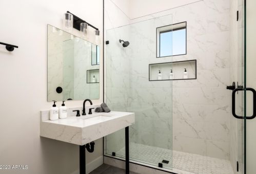 5036 Scottsdale Rd, Scottsdale AZ 85254-5161 exterior